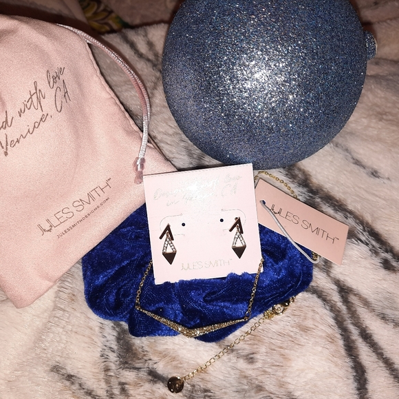 JULES SMITH | 14K Gold Plated Crystals Pave Pendant & Matching Earrings Set - Picture 4 of 14